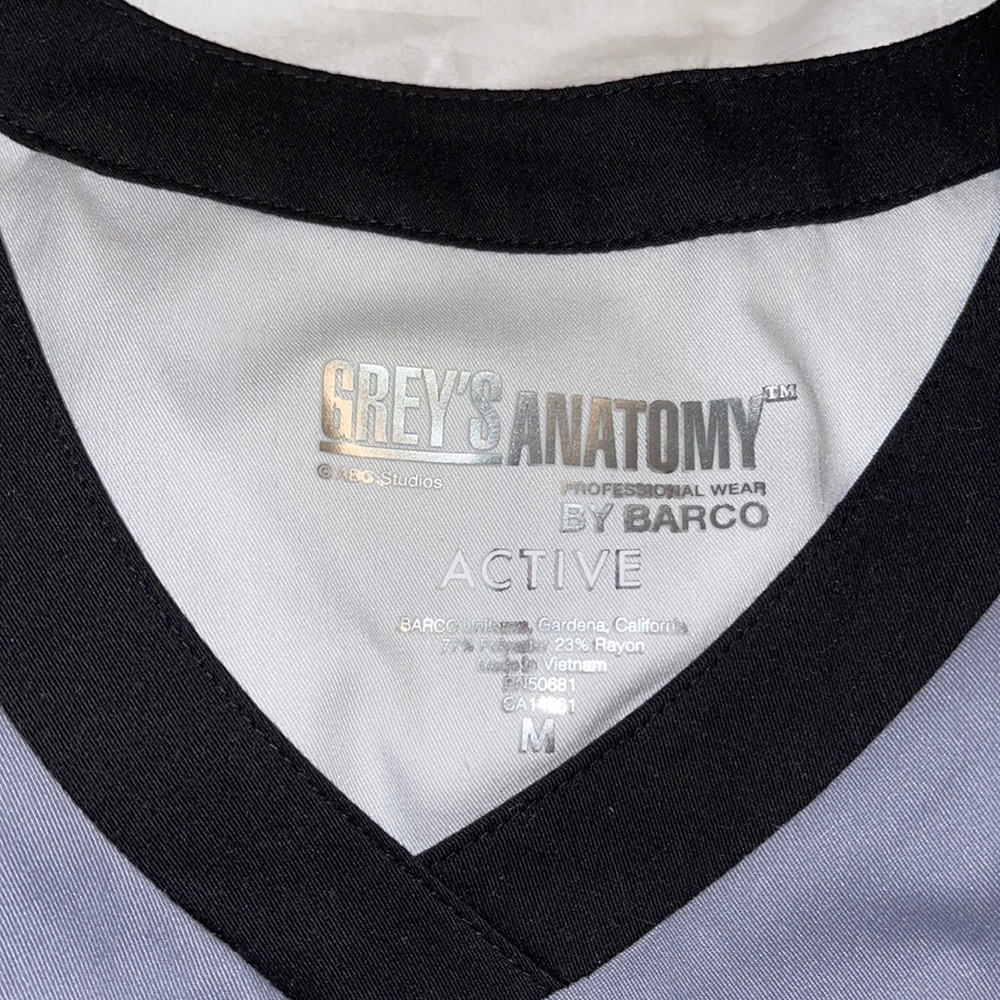 greys anatomy scrub set TOP IS M BOTTOMS ARE S